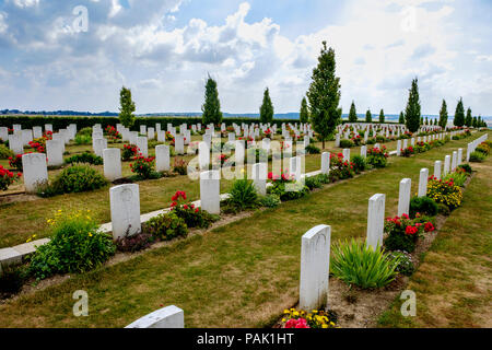 Le cimetière militaire de Villers-Bretonneux, près de la somme dans le nord de la France. Il y a 2 144 militaires du Commonwealth de la Première Guerre mondiale enterrés ou Banque D'Images