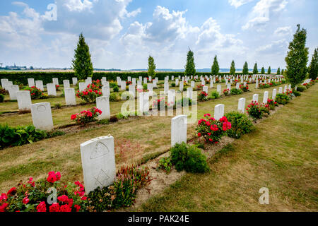 Le cimetière militaire de Villers-Bretonneux, près de la somme dans le nord de la France. Il y a 2 144 militaires du Commonwealth de la Première Guerre mondiale enterrés ou Banque D'Images