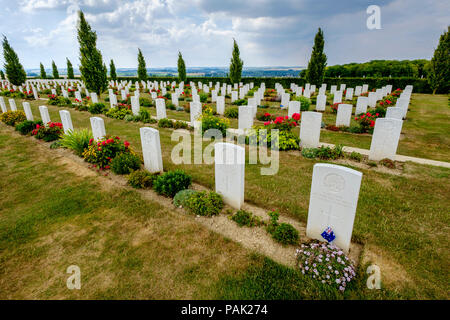 Le cimetière militaire de Villers-Bretonneux, près de la somme dans le nord de la France. Il y a 2 144 militaires du Commonwealth de la Première Guerre mondiale enterrés ou Banque D'Images