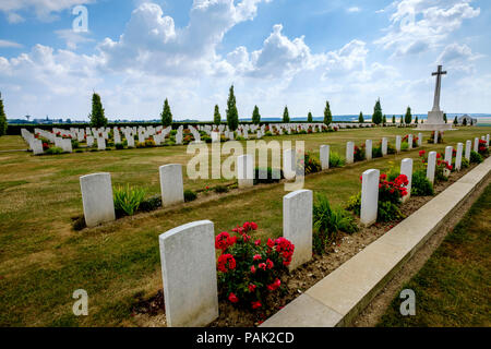 Le cimetière militaire de Villers-Bretonneux, près de la somme dans le nord de la France. Il y a 2 144 militaires du Commonwealth de la Première Guerre mondiale enterrés ou Banque D'Images