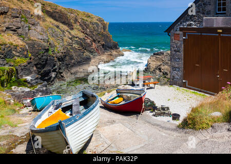 Le petit hameau d'église Cove sur la péninsule de Lizard Cornwall England UK Europe Banque D'Images