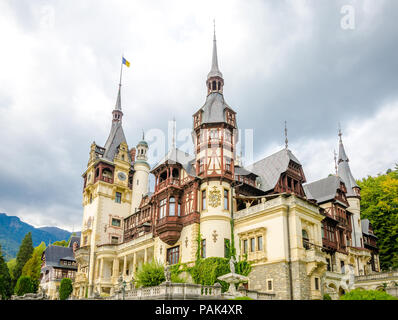Château de Peles dans les Carpates en Roumanie construit pour la famille royale roumaine Banque D'Images