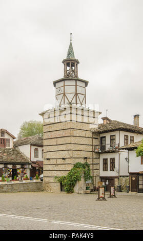 Tryavna, Bulgarie - 26 septembre 2017 : Tryavna Clock Tower dans le centre ville de ce site du patrimoine mondial Banque D'Images