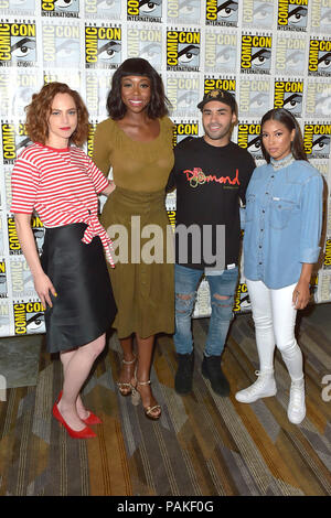 Fiona Dourif, Amanda Warren, Gabriel Chavarria et Lex Scott Davis à la Photocall pour la série TV SYFY Le 'Purger' au San Diego Comic-Con 2018 International à l'hôtel Hilton Bayfront Hotel. San Diego, 21.07.2018 | Le monde d'utilisation Banque D'Images