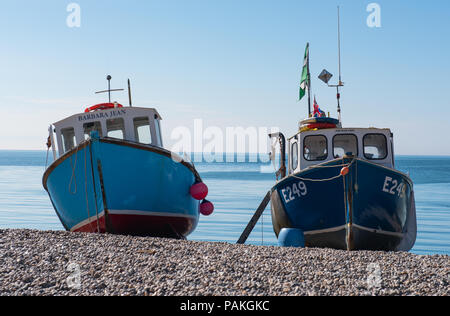 La bière, Seaton, Devon, UK. 24 juillet 2018. Météo France : Cuisson de bain de soleil et de ciel bleu dans la bière. La plage est calme dans le pittoresque village de pêcheurs de devon Beer comme la chaleur de l'été s'intensifie à travers le Royaume-Uni. Credit : Celia McMahon/Alamy Live News Banque D'Images