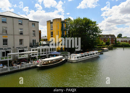 Oxford, Oxfordshire, UK. 24 juillet 2018. Météo britannique. La Tamise à Oxford par une chaude journée ensoleillée. Crédit photo : Graham Hunt/Alamy Live News Banque D'Images