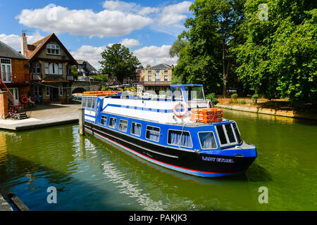 Oxford, Oxfordshire, UK. 24 juillet 2018. Météo britannique. La Tamise à Oxford par une chaude journée ensoleillée. Crédit photo : Graham Hunt/Alamy Live News Banque D'Images