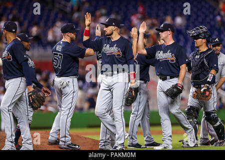 Miami, Floride, USA. 23 juillet, 2018. Les Braves d'Atlanta à célébrer leur victoire de l'équipe de MLB un match contre les Marlins de Miami Marlins au parc, à Miami, en Floride. Les Braves ont remporté 12-1. Mario Houben/CSM/Alamy Live News Banque D'Images