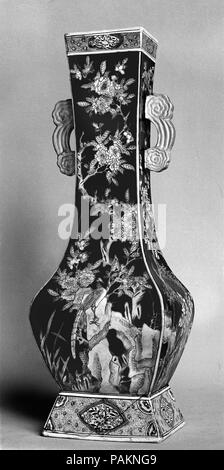 Vase. Culture : la Chine. Dimensions : H. 22 1/4 in. (56,5 cm). Musée : Metropolitan Museum of Art, New York, USA. Banque D'Images