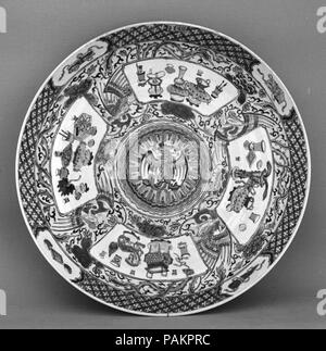 Le plat. Culture : la Chine. Dimensions : diam. 10 5/8 in. (27 cm). Date : fin 17ème-début du 18e siècle. Musée : Metropolitan Museum of Art, New York, USA. Banque D'Images