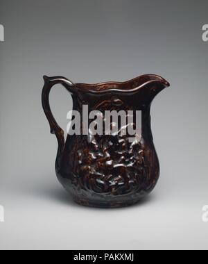 Pitcher. Culture : L'Américain. Dimensions : H. 7 5/8 in. (19,4 cm). Bouilloire : Probablement Pyatt (active 1849-79). Date : ca. 1849-79. Musée : Metropolitan Museum of Art, New York, USA. Banque D'Images