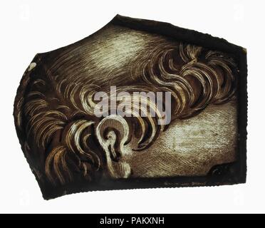 Fragment de verre. Culture : l'européen. Dimensions : hors tout : 3 x 2 1/8 po (7,6 x 5,4 cm). Date : 15ème-16ème siècle. Musée : Metropolitan Museum of Art, New York, USA. Banque D'Images