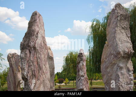 De très gros rochers dans le parc Banque D'Images