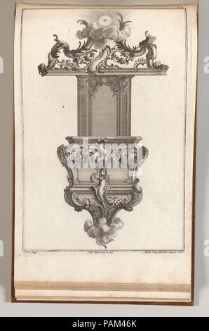 Conception pour une chaire, plaque 3 à partir d'une série de dessins sans titre en chaire. Artiste : Carl Pier (allemand, actif Augsburg, ca. 1750). Dimensions : hors tout : 8 7/16 x 13 3/4 in. (21,5 × 35 cm). Editeur : Martin Engelbrecht (allemand, Augsburg Augsbourg 1684-1756). Date : Imprimé ca. 1750-56. Ornement imprimer avec une conception pour une chaire suspendu illustré en élévation frontale. La chaire est caractérisé par un baldaquin de ornements rocaille menant à l'œil qui voit tout de Dieu, entouré de rayons de soleil. Cette impression est lié dans un album contenant 27 séries avec un total de 122 estampes de l'ornement fun Banque D'Images