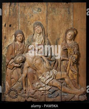 Pietà (Lamentation). Culture : le français. Dimensions : hors tout : 63 3/4 x 55 3/16 x 6 in. (161,9 x 140,2 x 15,2 cm) TOTAL : 197lb. (89.4kg). Date : début du 16ème siècle. Dans cette scène de lamentation, Saint Jean et Marie Madeleine pleurer avec la Vierge Marie sur le Christ crucifié. Renaissance italienne de aesethics définition anatomique et l'expression du visage idéalisé sont combinées avec des rideaux de style gothique tardif. Un paysage peint, probablement de la Croix sur le Golgotha, à l'origine décoré l'arrière-plan. Musée : Metropolitan Museum of Art, New York, USA. Banque D'Images