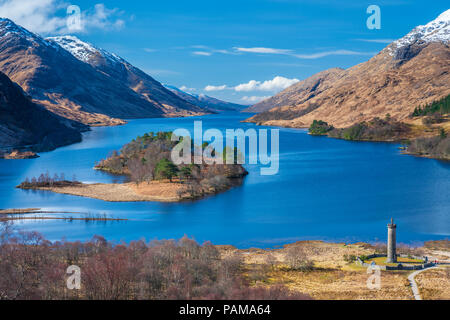 Le monument de Glenfinnan située à la tête du Loch Shiel, Highlands, Lochaber, Glenfinnan, Ecosse, Royaume-Uni, Europe. Banque D'Images