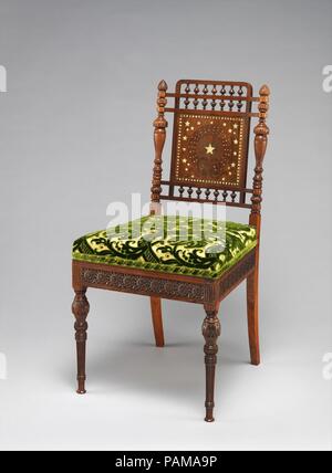 Side chair. Culture : L'Américain. Dimensions : 14 1/2 x 19 1/2 x 44 in. (36,8 x 49,5 x 111,8 cm). Bouilloire : Herter Brothers (allemand, actif à New York, 1864-1906). Date : 1879. William H. Vanderbilt, fils de Cornelius Vanderbilt' 'Commodore, hérité d'une grande fortune et une lucrative entreprise de transport, dont il a étendu de façon exponentielle, de devenir l'un des hommes les plus riches de l'Amérique. En 1879, pour marquer son statut social et économique élevé, il construit un hôtel particulier qui couvre tout un pâté de maisons de la Cinquième Avenue, entre les 51e et 52e Rues. Il a commissionné Herter Brothers, l'un des premiers c Banque D'Images