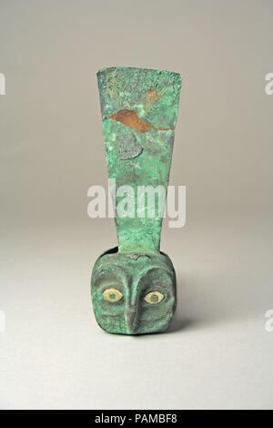 Onglet Owl ornement. Culture : Loma Negra (Moche). Dimensions : L. 4 7/16 in. (11,3 cm). Date : 390-450. Musée : Metropolitan Museum of Art, New York, USA. Banque D'Images