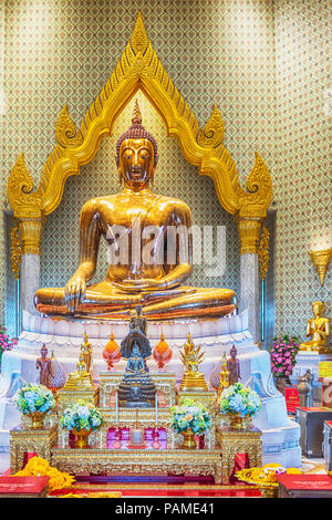 Le Bouddha d'or, officiellement intitulée Phra Phuttha Maha Suwana Patimakon est une statue d'or du 13ème siècle, avec un poids de 5,5 tonnes. Il est situé dans la Banque D'Images