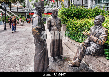 Singapour - Jan 14, 2018 : La rivière marchands, sculpture en bronze de aw Tee Hong dans la promenade le long de la rivière Singapour, juste à côté de l'hôtel Fullerton Banque D'Images