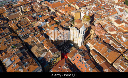 Vue aérienne de la vieille ville et Cathédrale Sainte-Réparate ou Cathédrale Sainte-Réparate, Nice, France Banque D'Images