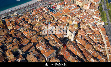 Vue aérienne de la vieille ville et Cathédrale Sainte-Réparate ou Cathédrale Sainte-Réparate, Nice, France Banque D'Images