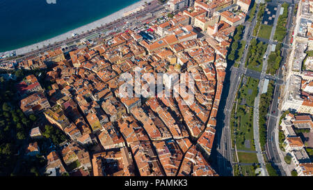 Vue aérienne de la vieille ville et Cathédrale Sainte-Réparate ou Cathédrale Sainte-Réparate, Nice, France Banque D'Images