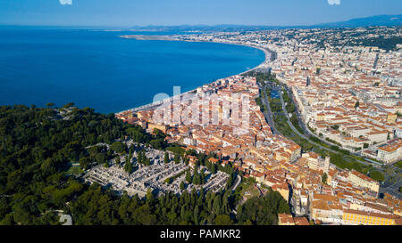 Château cimetière ou Cimetière du Château, vue sur la vieille ville et la côte, Nice, France Banque D'Images