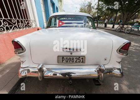 Un millésime 1955 Chevrolet Bel Air travaillant comme taxi dans le patrimoine mondial de l'Unesco ville de Trinidad, Cuba. Banque D'Images