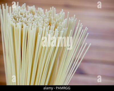 La nourriture asiatique nouilles farine séchée Banque D'Images