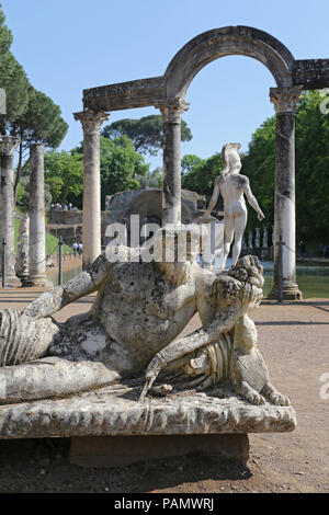 Tivoli, Italie - 21 Avril 2014 : de la Canopus - Hadrien Le la Villa d'Hadrien (Villa Adriana en italien) est un grand complexe archéologique romain à VTI Banque D'Images