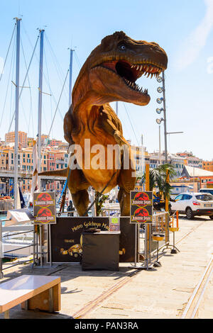 GENOVA, ITALIE - 4 mai 2016 : T-Rex du film Jurassic Park, musée du cinéma international à Genova, Italie. Avec des collections du musée sur la population Banque D'Images