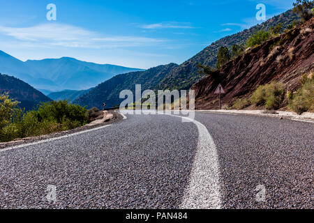 Route de montagne à Imouzzer-Ida-Outanane près d'Agadir Sud Maroc Banque D'Images