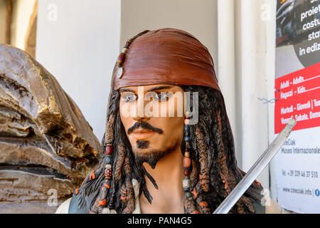 GENOVA, ITALIE - 4 mai 2016 : Johnny Depp comme le capitaine Jack Sparrow, musée du cinéma international à Genova, Italie. Avec des collections du musée de la Banque D'Images