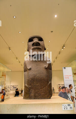 Londres, ANGLETERRE - Mai 24, 2016 : Moaia à partir de l'île de Pâques Rapa Nui (Isla de Pascua), Chili, dans British Museum, Bloomsbury, Londres. Il est establi Banque D'Images