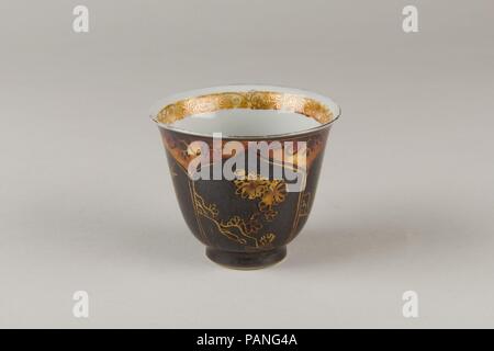 Cup. Culture : la Chine. Dimensions : H. 2 3/4 in. (7 cm) ; Diam. 3 1/4 in. (8,3 cm). Musée : Metropolitan Museum of Art, New York, USA. Banque D'Images