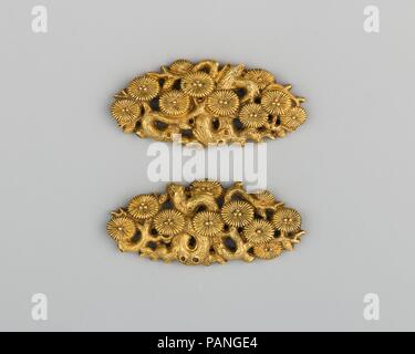 Paire d'ornements d'Sword-Grip (Menuki). Culture : le japonais. Dimensions : L. de chaque 2 in. (5,1 cm) ; Wt. de chaque 0,4 oz. (11.3 g). Date : le 18e siècle. Musée : Metropolitan Museum of Art, New York, USA. Banque D'Images