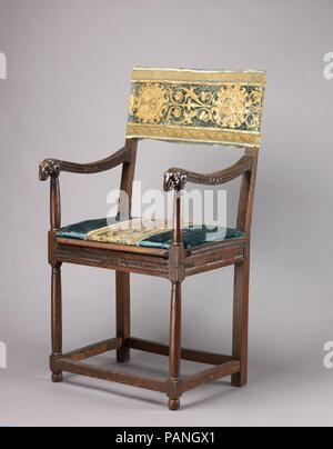 Fauteuil (chaise à bras, paire avec 1975.1.2000). Culture : français, italien ou espagnol. Dimensions : H. 103 cm, W., D. 59,5 cm 56,5 cm ; arrière : 27 x 63 cm, assise : 47 x 62,5 cm.. Date : 16e siècle, seconde moitié du bois (16e), ou 17e siècle (textile). Musée : Metropolitan Museum of Art, New York, USA. Banque D'Images