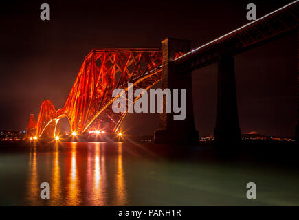 Vue de la nuit de Forth Rail Bridge, South Queensferry Banque D'Images