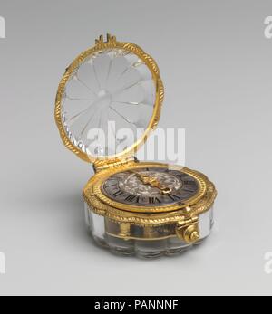 Watch. Genève, Suisse : la culture. Dimensions : Diamètre (cas) : 1 5/8 in. (4,1 cm) ; Diamètre (plaque arrière) : 1 5/16 in. (3,3 cm). Bouilloire : l'horloger : Jean Rousseau (1606-1684), Suisse. Date : ca. 1650-60. Constantin Huygens a écrit à son frère, le brillant mathématicien Christiaan Huygens, à partir de Genève le 5 janvier 1650, qu'il venait d'acheter une montre 'á la mode' avec un cas de cristal de roche qui permettait une vue du mouvement telles que l'on pourrait voir si l'affaire étaient faits de glace. En effet, Genève est bien connue pour son cristal de roche watchcases faite à partir d'une source locale du minéral. Le mouvement des Banque D'Images