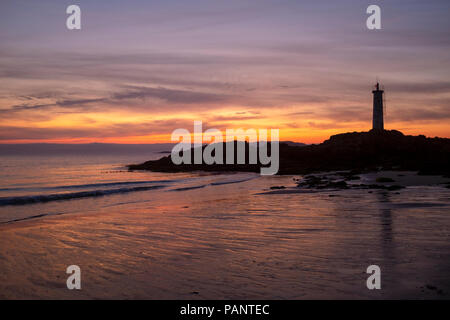 Silhouette de la plage à Playa do Lago, Muxia, Galice, Espagne Banque D'Images