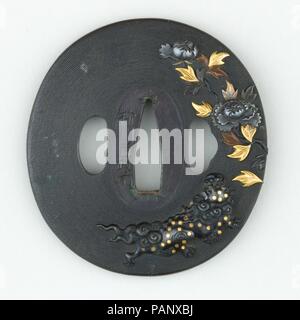 Sword Guard (tsuba). Culture : le japonais. Dimensions : H. 3. (7,6 cm) ; W. 2 3/4 in. (7 cm), épaisseur 1/2 in. (1,3 cm) ; WT. 6.2 oz. (175,8 g). Date : 1757. Musée : Metropolitan Museum of Art, New York, USA. Banque D'Images