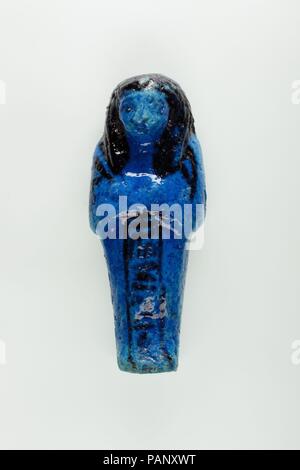 Shabti travailleur de Nany. Dimensions : H. 9 × 3,5 × O. D. 2 cm (3 9/16 x 1 3/8 × 13/16 in.). Dynastie DYNASTIE : 21. Règne : règne de Psusennes I. Date : ca. C.-B. 1050. Voir 30.3.26.1a, b. Musée : Metropolitan Museum of Art, New York, USA. Banque D'Images