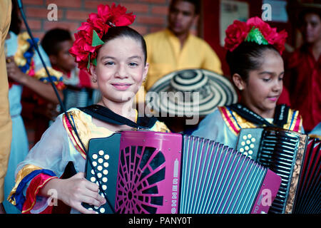 Andres Gil's 'Turco accordéon academy forme les jeunes enfants dans la musique de vallenato, beaucoup d'entre eux sont des réfugiés de la violence ou de vivre dans la pauvreté Banque D'Images