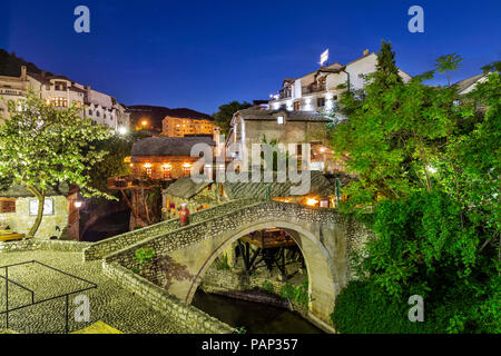 Bosnie-herzégovine, Mostar, vieille ville, pont à heure bleue Banque D'Images