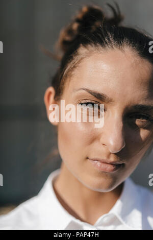 Portrait d'une jolie jeune femme, intelligente, Banque D'Images