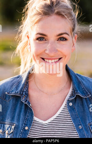 Portrait de femme blonde Banque D'Images