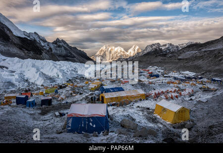 Solo Khumbu, Népal, Everest, Sagamartha Parc National, tentes au camp de base Banque D'Images