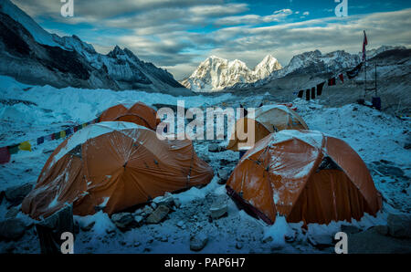 Solo Khumbu, Népal, Everest, Sagamartha Parc National, tentes au camp de base Banque D'Images