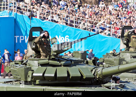 Samara, Russie - 9 mai 2017 : les transports militaires russes à la parade annuelle de la Journée de la Victoire Banque D'Images